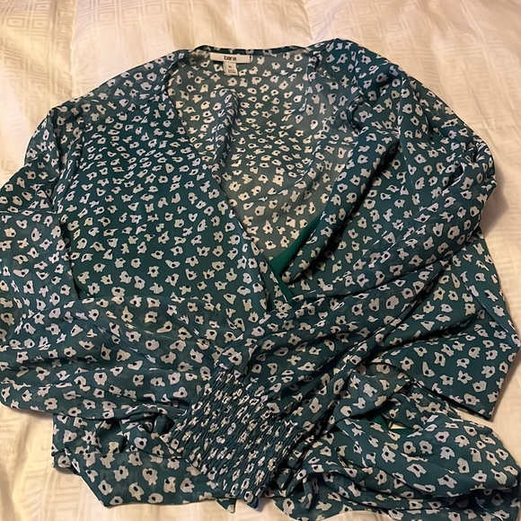BAR III XL floral green print wrap blouse - Picture 6 of 6